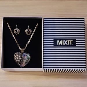 Mixed Gemstone Earings & Necklace Set